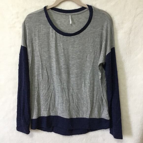 Shopeunoia Boutique Tops - Gray Navy Lightweight Knit Distress Detailing Top